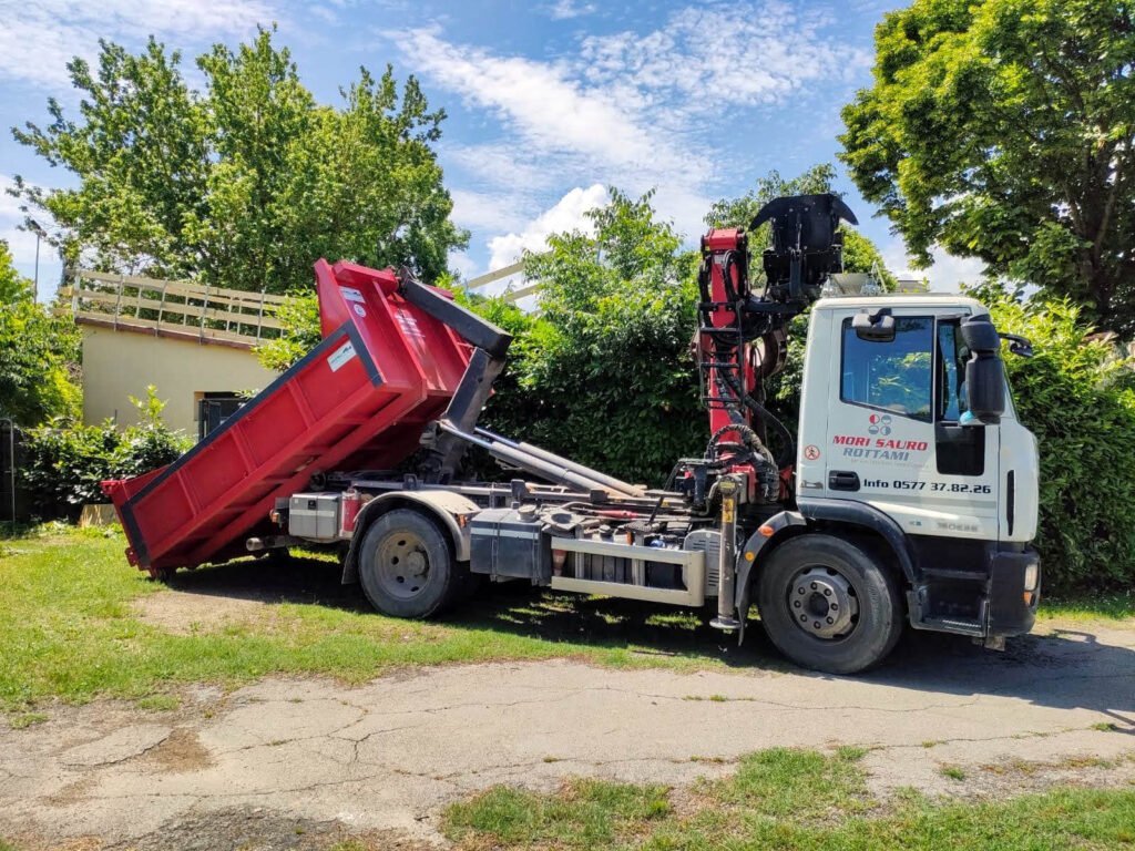 Mezzo autorizzato MORI SAURO ROTTAMI Srl con cassone scarrabile